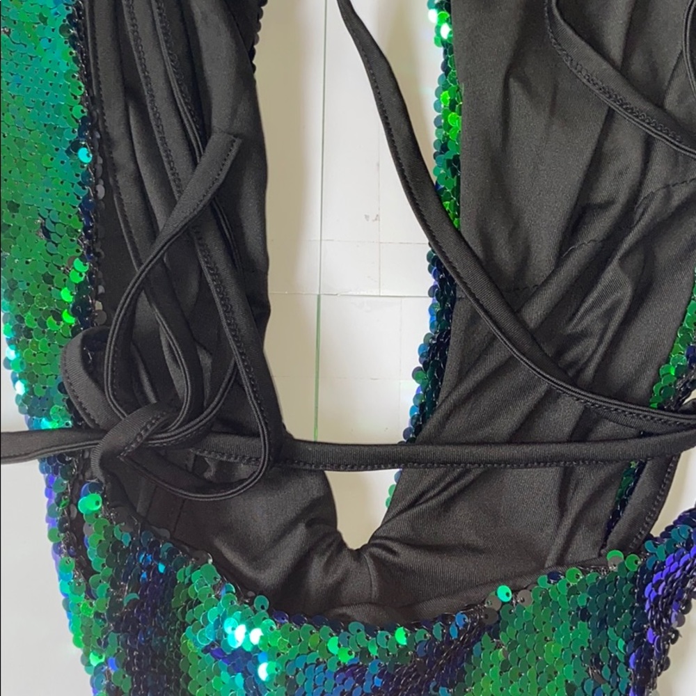 Bikini - Picture 3 of 3